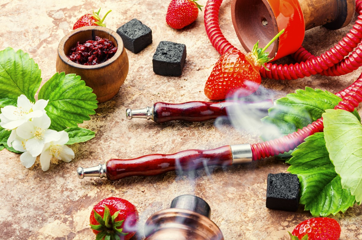 shisha-with-strawberries-2023-11-27-05-15-40-utc